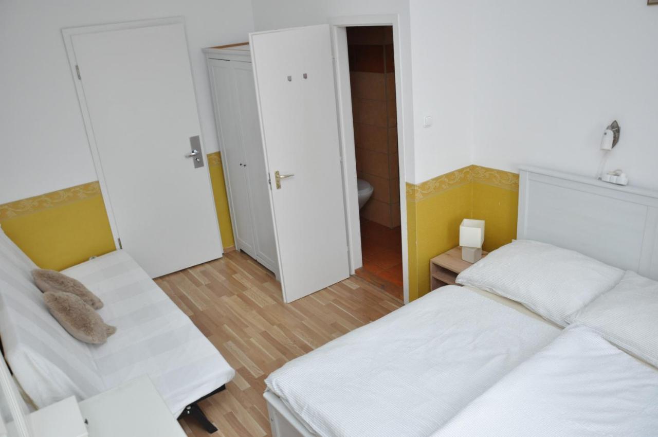 Gloriett Panzio Bed & Breakfast Fertoboz ภายนอก รูปภาพ