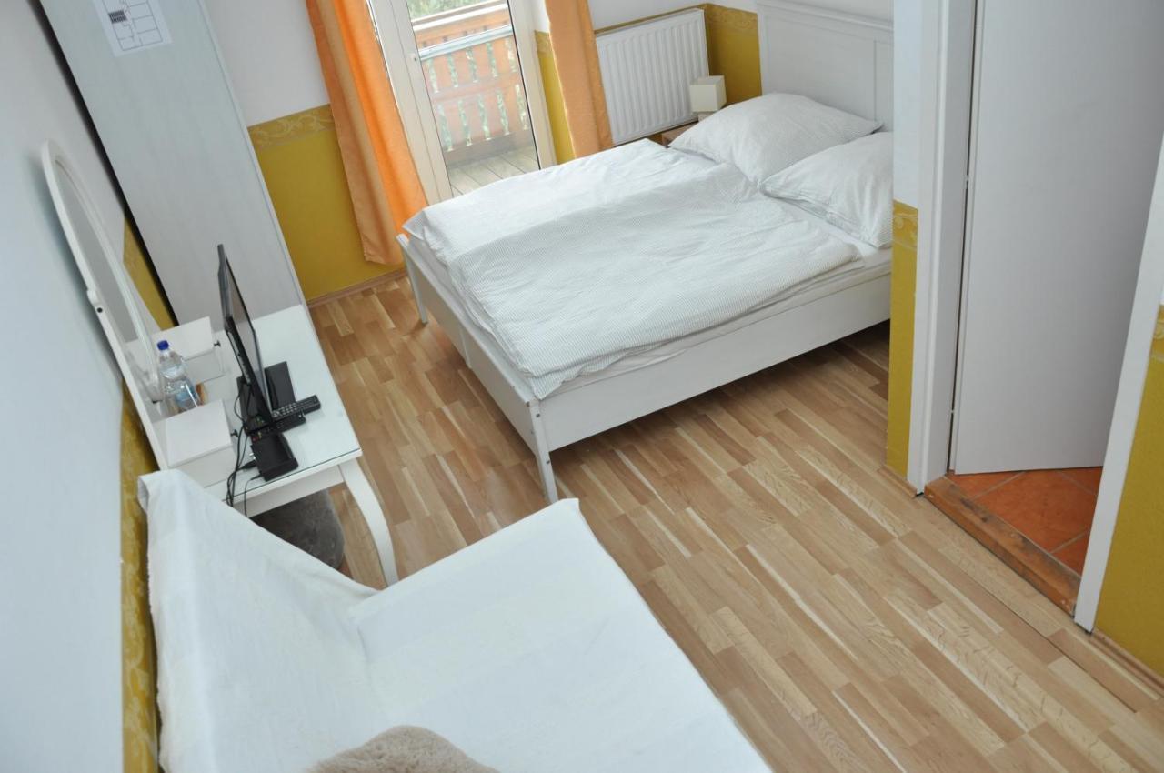 Gloriett Panzio Bed & Breakfast Fertoboz ภายนอก รูปภาพ