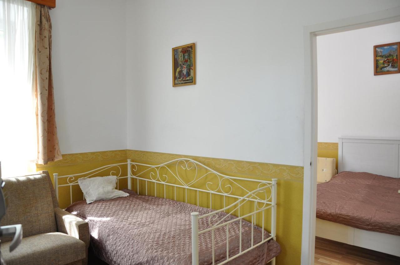 Gloriett Panzio Bed & Breakfast Fertoboz ภายนอก รูปภาพ
