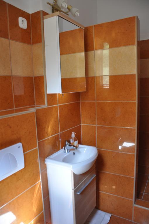 Gloriett Panzio Bed & Breakfast Fertoboz ภายนอก รูปภาพ
