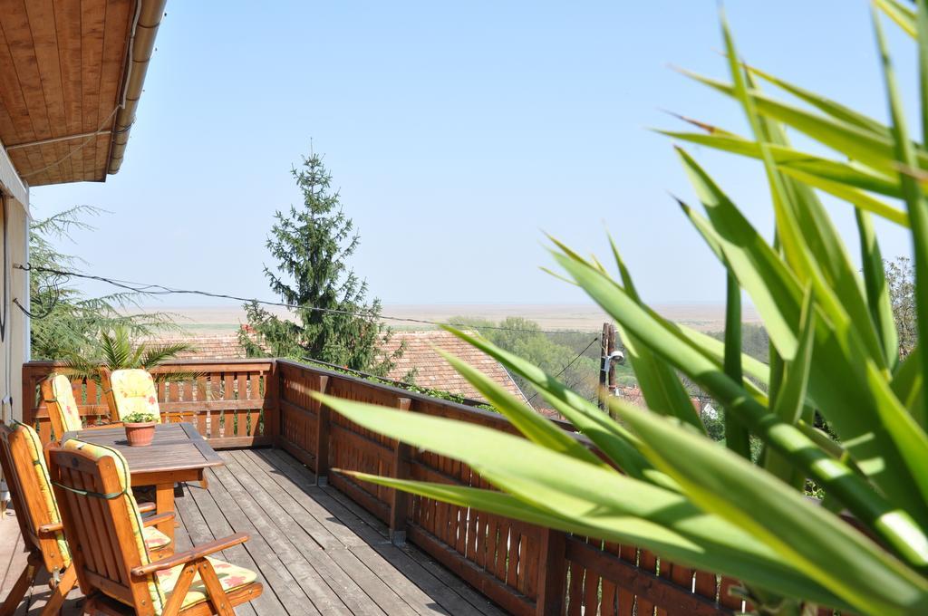 Gloriett Panzio Bed & Breakfast Fertoboz ภายนอก รูปภาพ