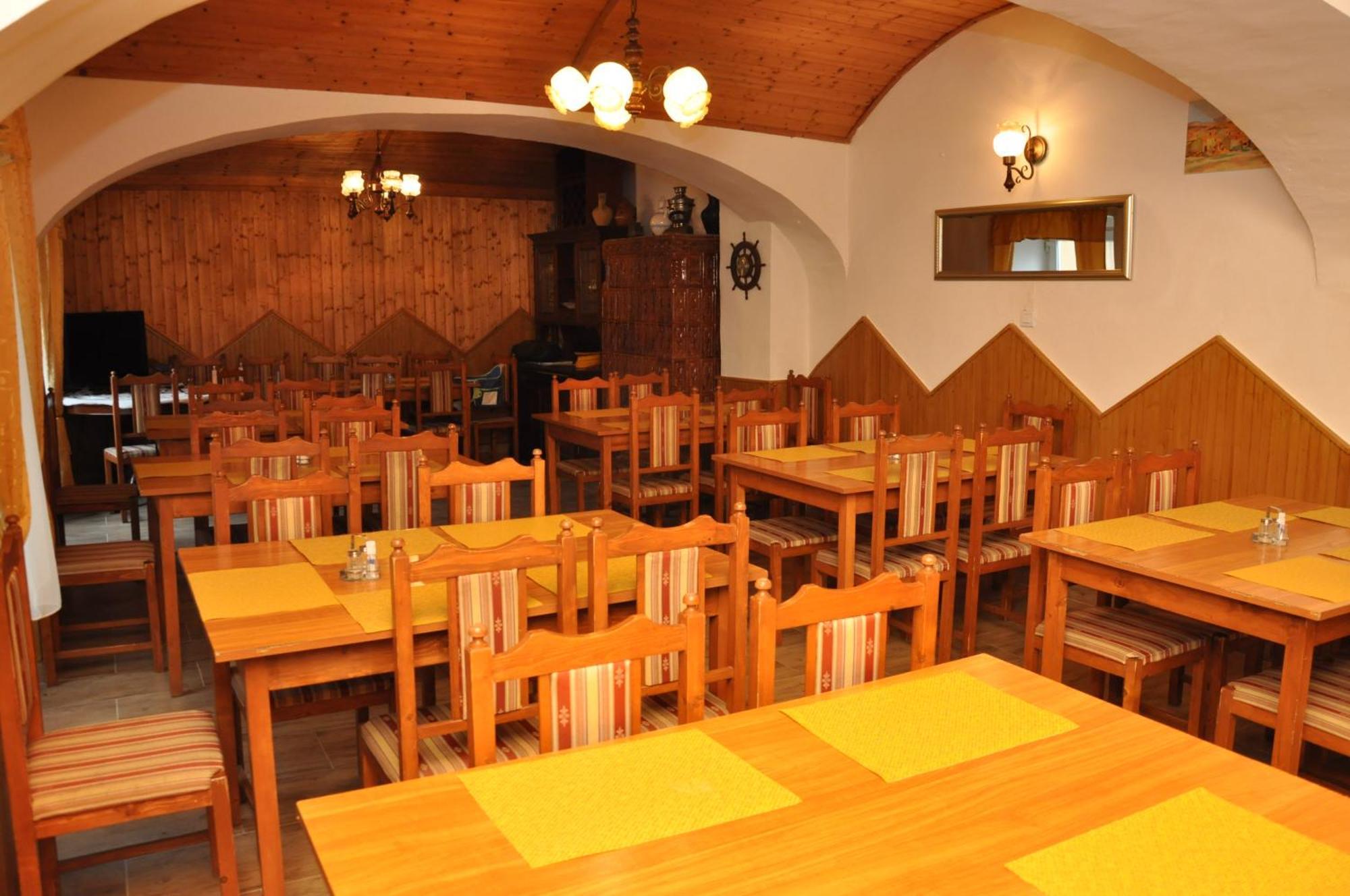 Gloriett Panzio Bed & Breakfast Fertoboz ภายนอก รูปภาพ
