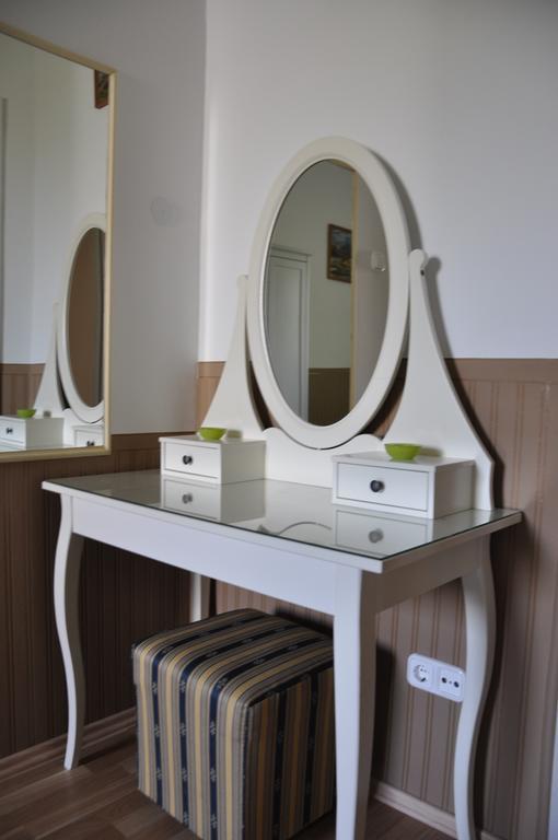 Gloriett Panzio Bed & Breakfast Fertoboz ห้อง รูปภาพ