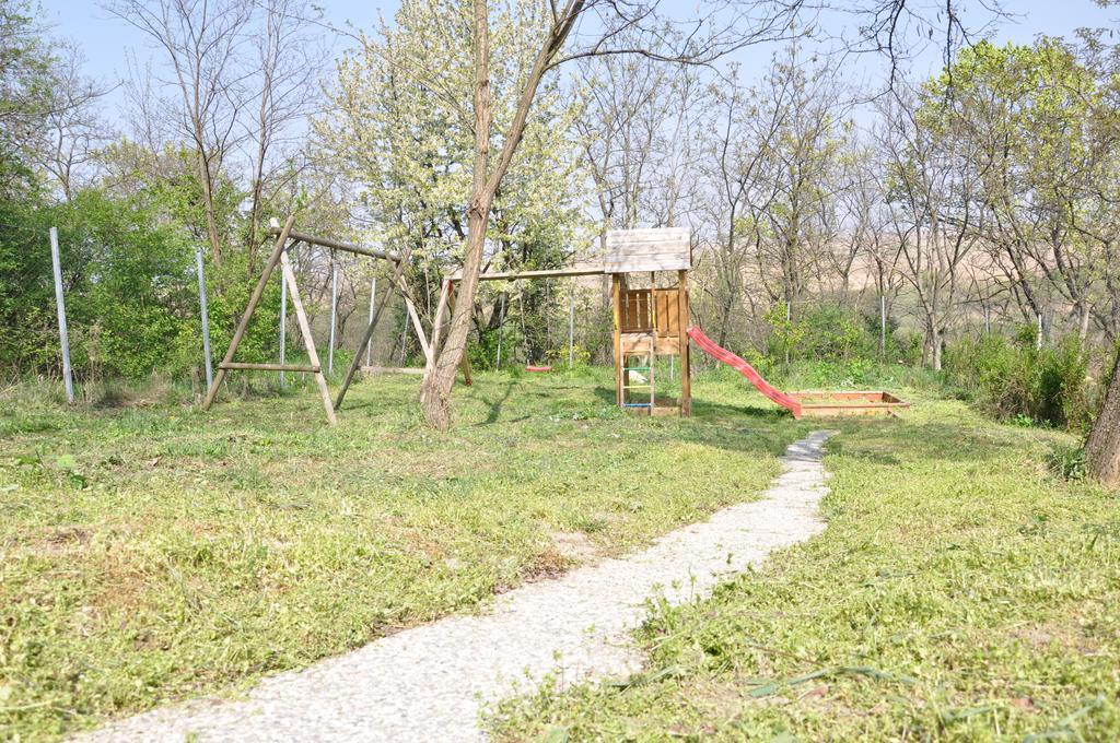 Gloriett Panzio Bed & Breakfast Fertoboz ภายนอก รูปภาพ